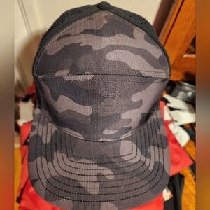 Melin Trenches Black Camo. Classic 58cm Worn Only Afew Times. Pristine